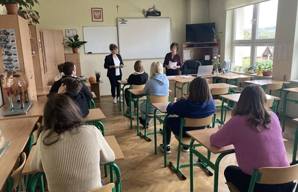 Na zdjęciu uczniowie - uczestnicy Olimpiady Rolniczej. Zdjęcie wykonano w Budynku "B" CKZiU w Łapanowie. 