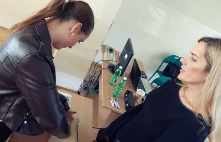 Na zdjęciu od lewej uczennica Marcelina Węglarz i p. Ewa Chmielarz-Żwawa.
