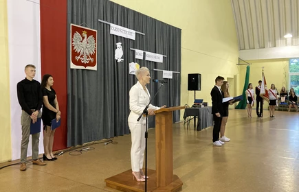 Uroczystość w Hali Sportowej CKZiU w Łapanowie.
