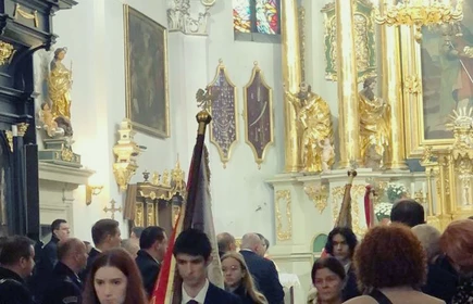 Poczet Sztandarowy CKZiU w Łapanowie w Bazylice św. Mikołaja w Bochni.