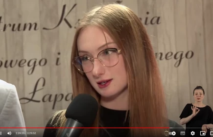 Na zdjęciu Wiktoria Piwowarczyk, kl. 2 TA.