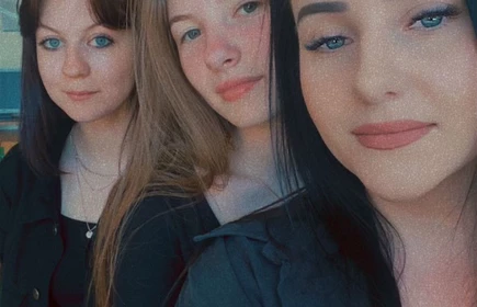 Uczennice kl. 2 TA. Od lewej: Wiktoria Nowak, Agnieszka Woźniak, Oliwia Cieślik.