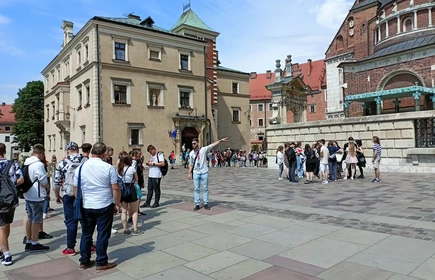 Zdjęcie przedstawia uczestników wycieczki.