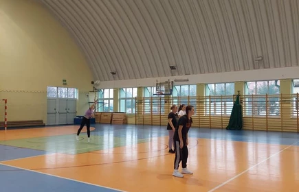 Zdjęcie przedstawia uczestników Turnieju podczas rozgrywek.