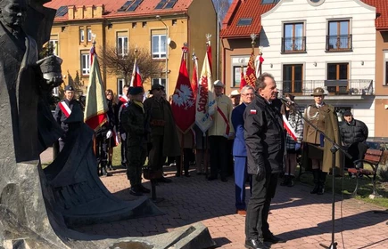 Obchody Narodowego Dnia Pamięci Żołnierzy Wyklętych w Bochni - uroczystości pod Pomnikiem Generała Okulickiego w Bochni.