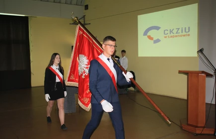 Na zdjęciu poczet sztandarowy.