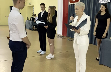 Uroczystość w Hali Sportowej CKZiU w Łapanowie.