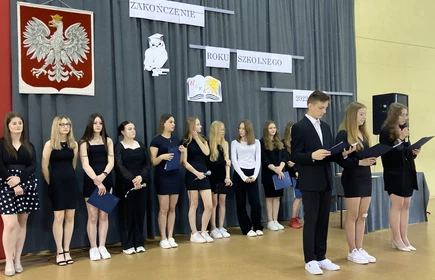 Uroczystość w Hali Sportowej CKZiU w Łapanowie.