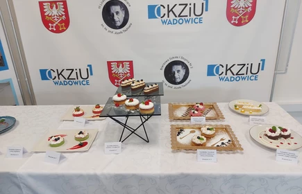 Na zdjęciu tartaletki przygotowane prze różne drużyny biorące udział w konkursie "Mam zawód. Mam fantazję". Zdjęcie wykonane w CKZiU w Wadowicach.