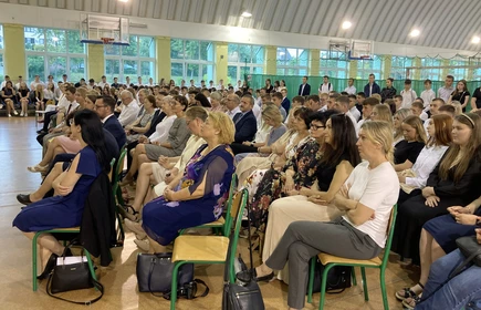 Uroczystość w Hali Sportowej CKZiU w Łapanowie.