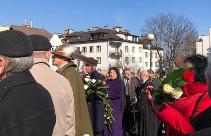 Obchody Narodowego Dnia Pamięci Żołnierzy Wyklętych w Bochni - uroczystości pod Pomnikiem Generała Okulickiego w Bochni.