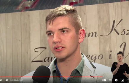 Na zdjęciu Patryk Bzdyl, kl. 3 AP.