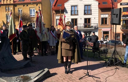 Obchody Narodowego Dnia Pamięci Żołnierzy Wyklętych w Bochni - uroczystości pod Pomnikiem Generała Okulickiego w Bochni.