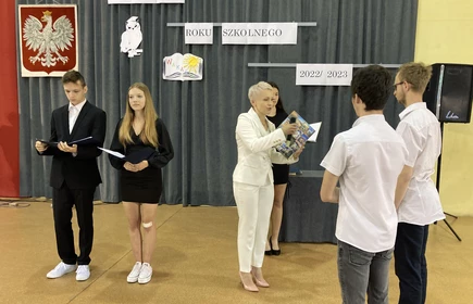 Uroczystość w Hali Sportowej CKZiU w Łapanowie.