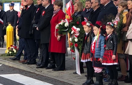 Uroczystości pod pomnikiem „Poległym za Wolność 1914-20” na ul. Orackiej w Bochni.