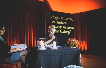 Na zdjęciu od lewej p. Sabina Zdebska i dyrektor CKZiU w Łapanowie - p. Dorota Matlęga.