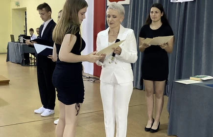 Uroczystość w Hali Sportowej CKZiU w Łapanowie.