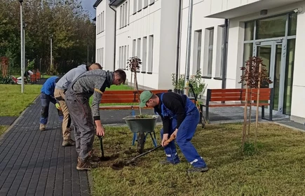 Na zdjęciu młodzież CKZiU w Łapanowie realizująca projekt "Kwiatowe Kremówki". Bochnia, ZOL.
