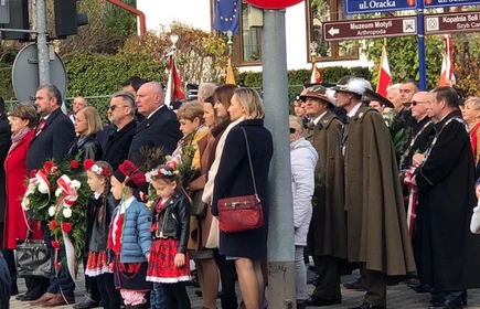 Uroczystości pod pomnikiem „Poległym za Wolność 1914-20” na ul. Orackiej w Bochni.