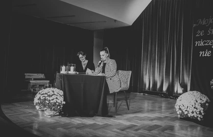 Na zdjęciu od lewej p. Sabina Zdebska i p. Małgorzata Mikołajek.