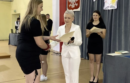 Uroczystość w Hali Sportowej CKZiU w Łapanowie.