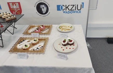 Na zdjęciu tartaletki przygotowane prze różne drużyny biorące udział w konkursie "Mam zawód. Mam fantazję". Zdjęcie wykonane w CKZiU w Wadowicach.