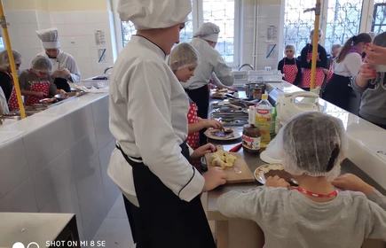 „Żyj zdrowo” – zajęcia gastronomiczne dla uczniów ze Zbydniowa 8