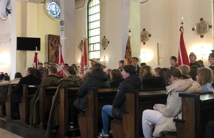 Obchody Narodowego Dnia Pamięci Żołnierzy Wyklętych w Bochni - Msza św. w Kościółku Szkolnym w Bochni. 