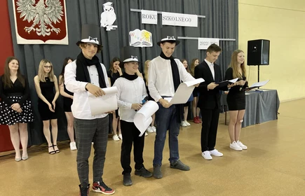 Uroczystość w Hali Sportowej CKZiU w Łapanowie.