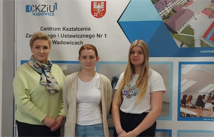 Na zdjęciu od lewej: pani Małgorzata Majda-Frączek, Alicja Kasprzyk i Zuzanna Korta. Zdjęcie wykonane w CKZiU w Wadowicach.