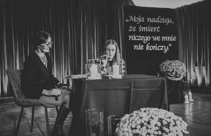 Na zdjęciu od lewej p. Sabina Zdebska i uczennica CKZiU w Łapanowie.