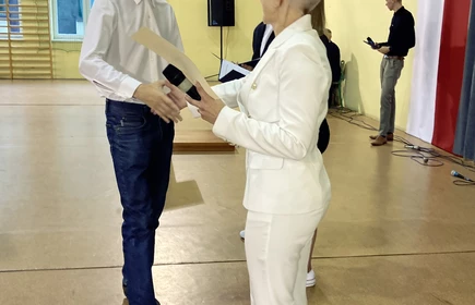 Uroczystość w Hali Sportowej CKZiU w Łapanowie.