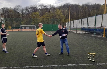 Gratulacje odbiera przedstawiciel naszej drużyny - Daniel Kaciczak