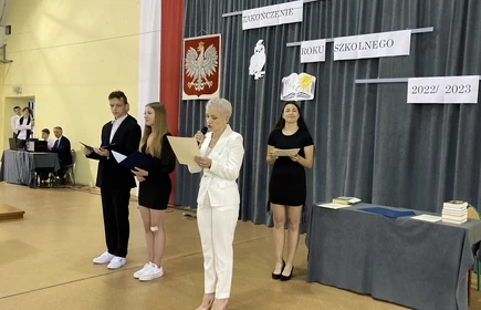 Uroczystość w Hali Sportowej CKZiU w Łapanowie.