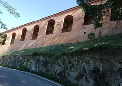 droga i Santuario della Madonna di San Luca z zewnątrz