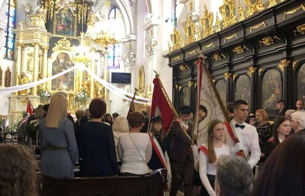 Poczet Sztandarowy CKZiU w Łapanowie podczas Mszy św. w Bazylice św. Mikołaja Bpa w Bochni.