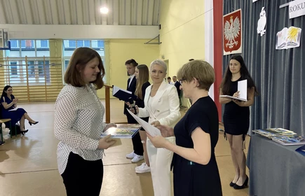 Uroczystość w Hali Sportowej CKZiU w Łapanowie.