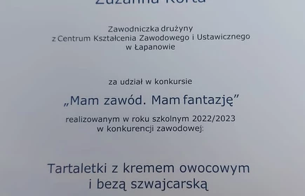 Na zdjęciu dyplom za udział w konkursie "Mam zawód. Mam fantazję" dla Zuzanny Kasprzyk. 