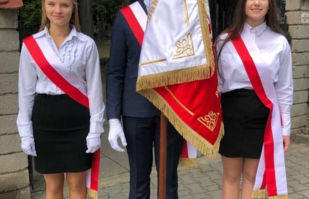 Poczet Sztandarowy CKZiU w Łapanowie.  