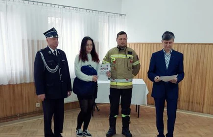 Na zdjęciu, druga od lewej - Wiktoria Klasło, kl. 3BP, II miejsce w kategorii szkół ponadpodstawowych.