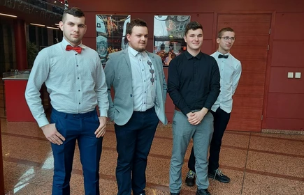 Na zdjęciu uczestnicy wycieczki w Operze Krakowskiej.