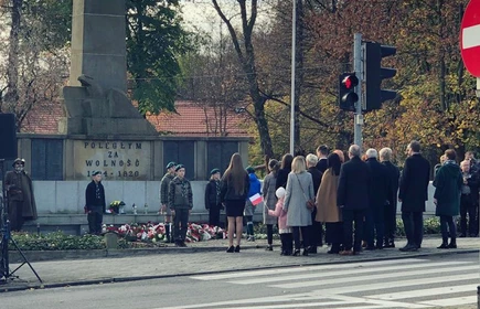 Uroczystości pod pomnikiem „Poległym za Wolność 1914-20” na ul. Orackiej w Bochni.