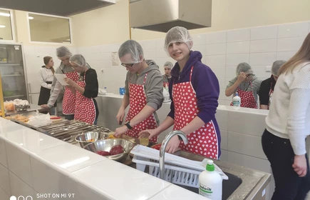 „Żyj zdrowo” – zajęcia gastronomiczne dla uczniów ze Zbydniowa 22