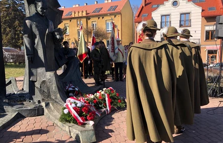 Obchody Narodowego Dnia Pamięci Żołnierzy Wyklętych w Bochni - uroczystości pod Pomnikiem Generała Okulickiego w Bochni.