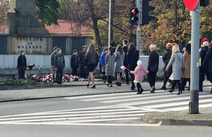Uroczystości pod pomnikiem „Poległym za Wolność 1914-20” na ul. Orackiej w Bochni.