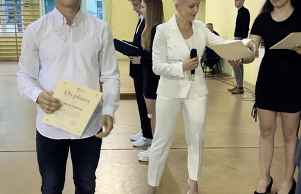 Uroczystość w Hali Sportowej CKZiU w Łapanowie.