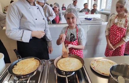 „Żyj zdrowo” – zajęcia gastronomiczne dla uczniów ze Zbydniowa 5