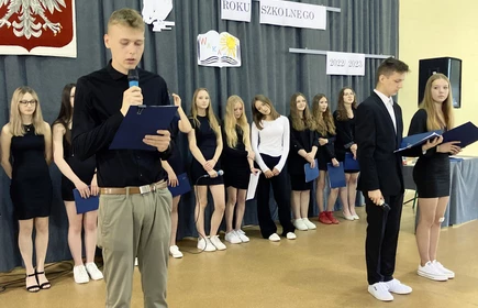 Uroczystość w Hali Sportowej CKZiU w Łapanowie.