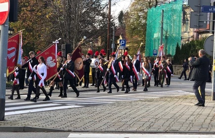 Uroczystości pod pomnikiem „Poległym za Wolność 1914-20” na ul. Orackiej w Bochni.