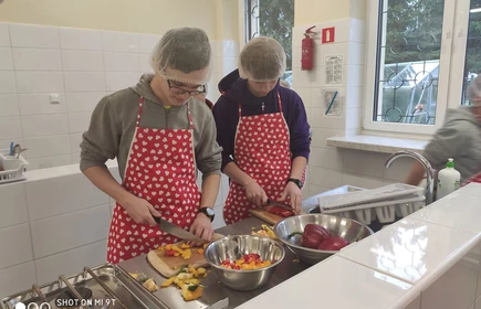 „Żyj zdrowo” – zajęcia gastronomiczne dla uczniów ze Zbydniowa 18